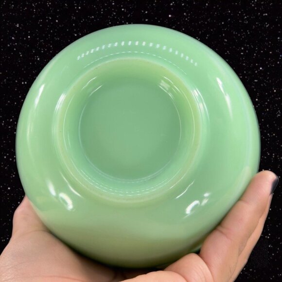 Jadeite Uranium Thick Glass Mixing Bowl With Spout Vintage UV Glow Glass Decor - Picture 8 of 16